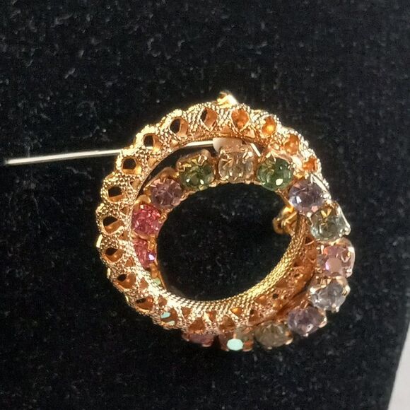 Double Gold tone Rings Brooch - Picture 1 of 5
